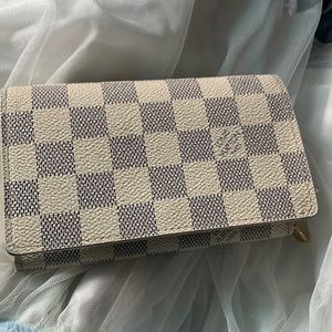 Sold bag, don’t need wallet